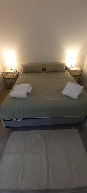 Ένα ή περισσότερα κρεβάτια σε δωμάτιο στο Trelew Cartref