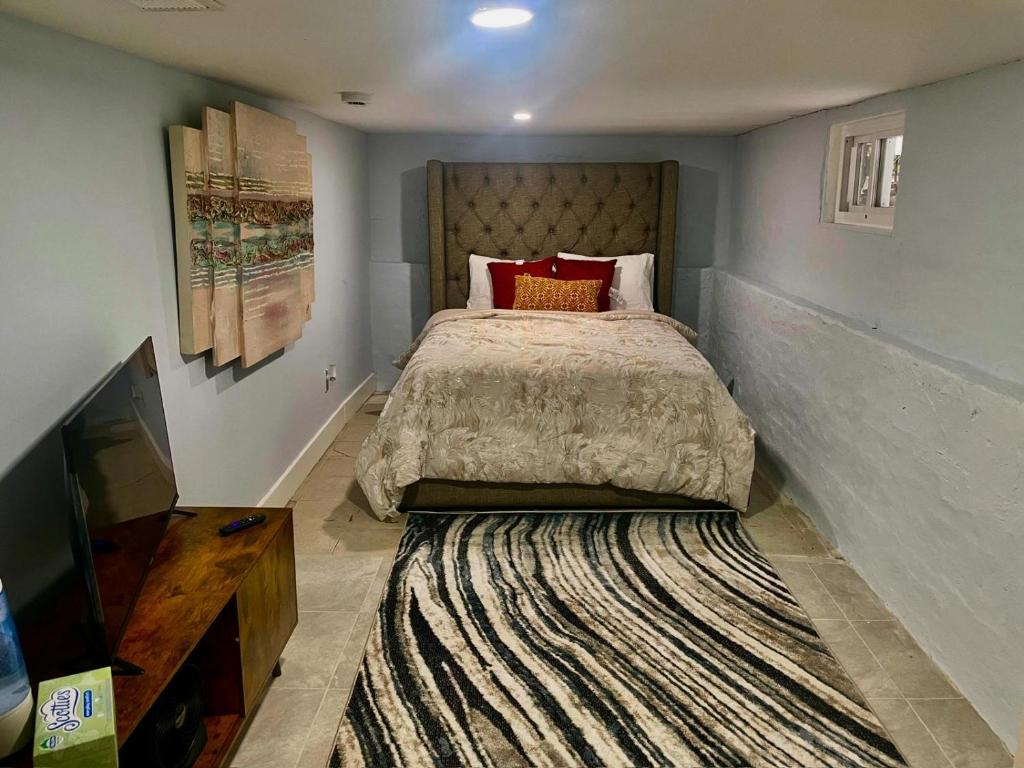 Postel nebo postele na pokoji v ubytování Cozy Home 422 South 16th street