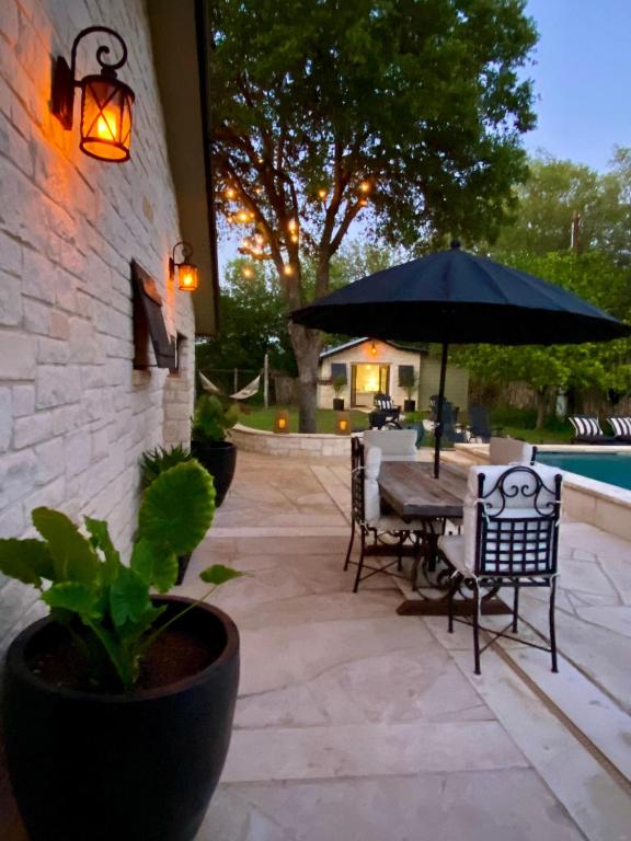 a patio with a table and an umbrella at Agua Bonita in Concan