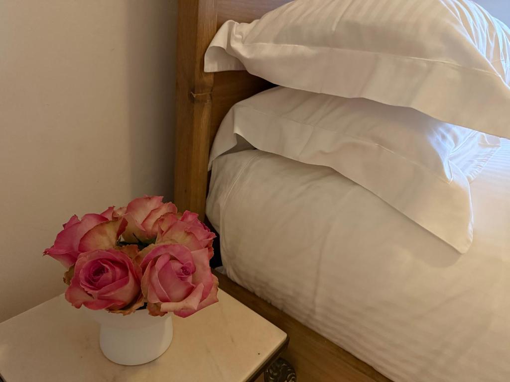 Ένα ή περισσότερα κρεβάτια σε δωμάτιο στο Imasiku House