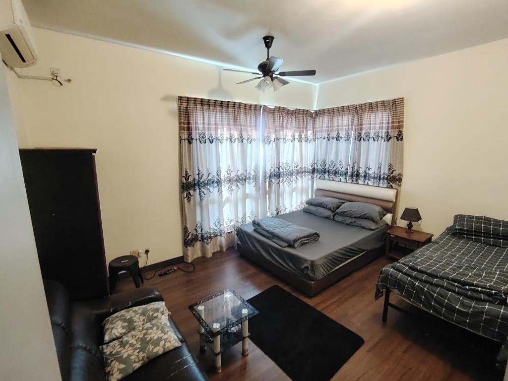 Una cama o camas en una habitación de Ray Guest house