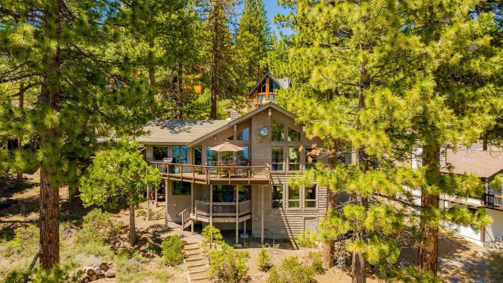 Zahrada ubytování Crystal View by AvantStay Al Fresco Dining w View of Lake Tahoe Crystal Bay