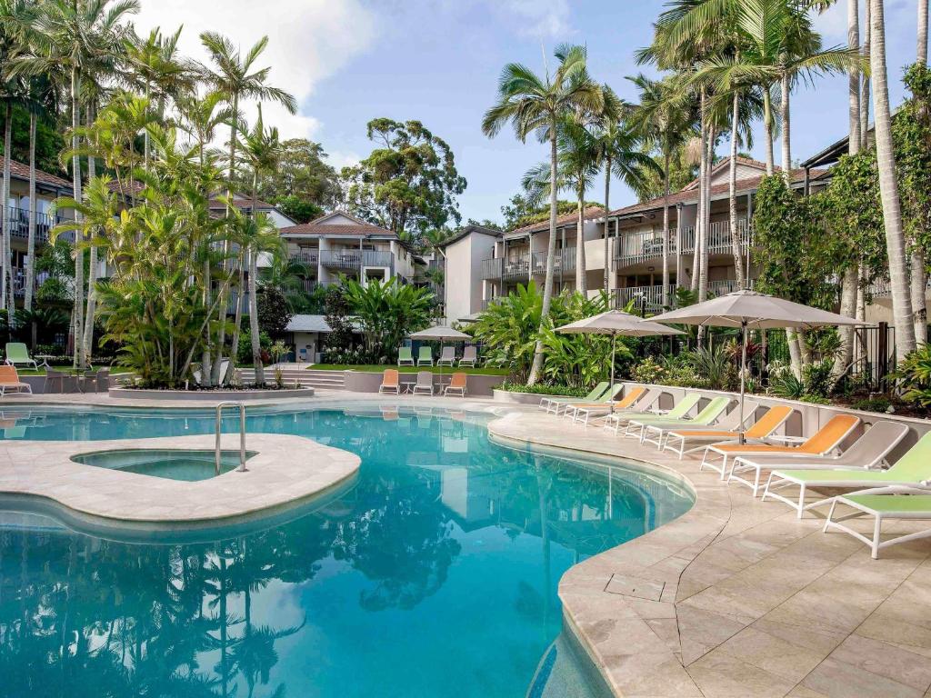 Piscina de la sau aproape de Mantra French Quarter Noosa