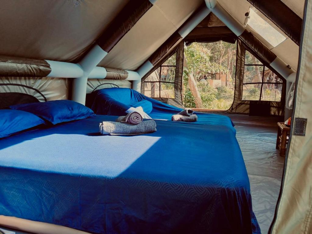 Un pat sau paturi într-o cameră la Bubble Paradise, Koh ta Kiev