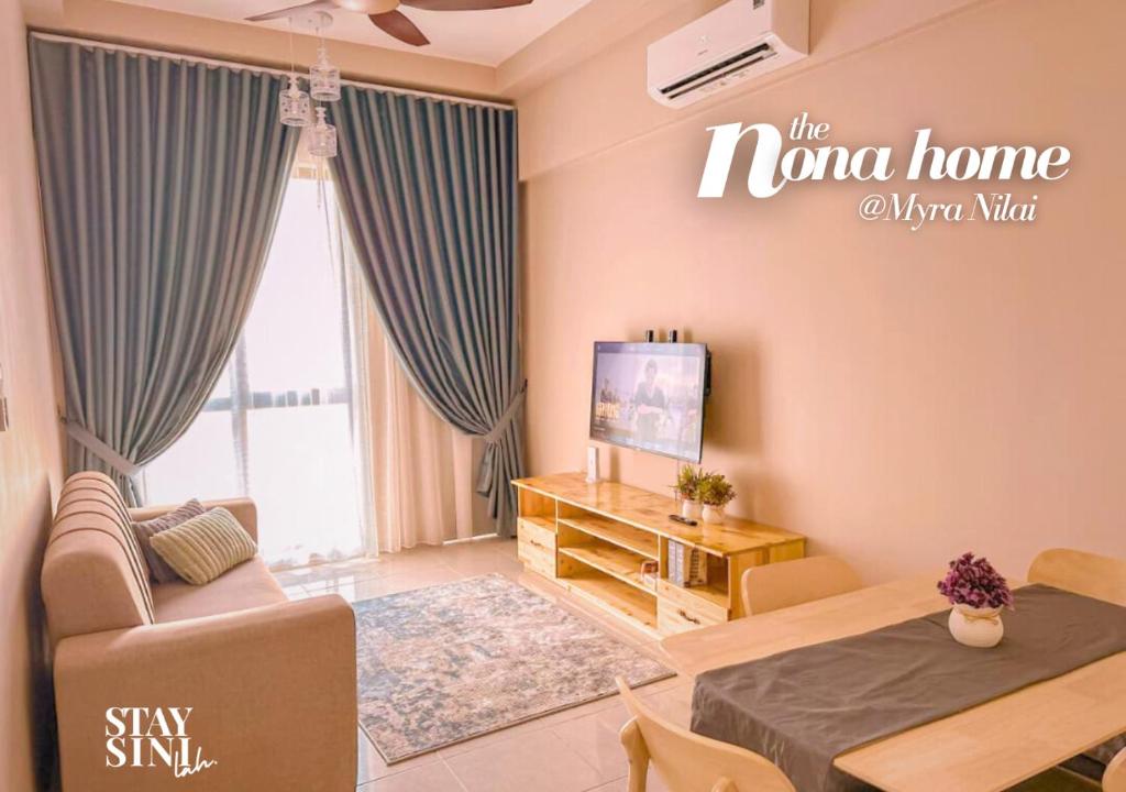 TV a/nebo společenská místnost v ubytování NonaHome Nilai 3