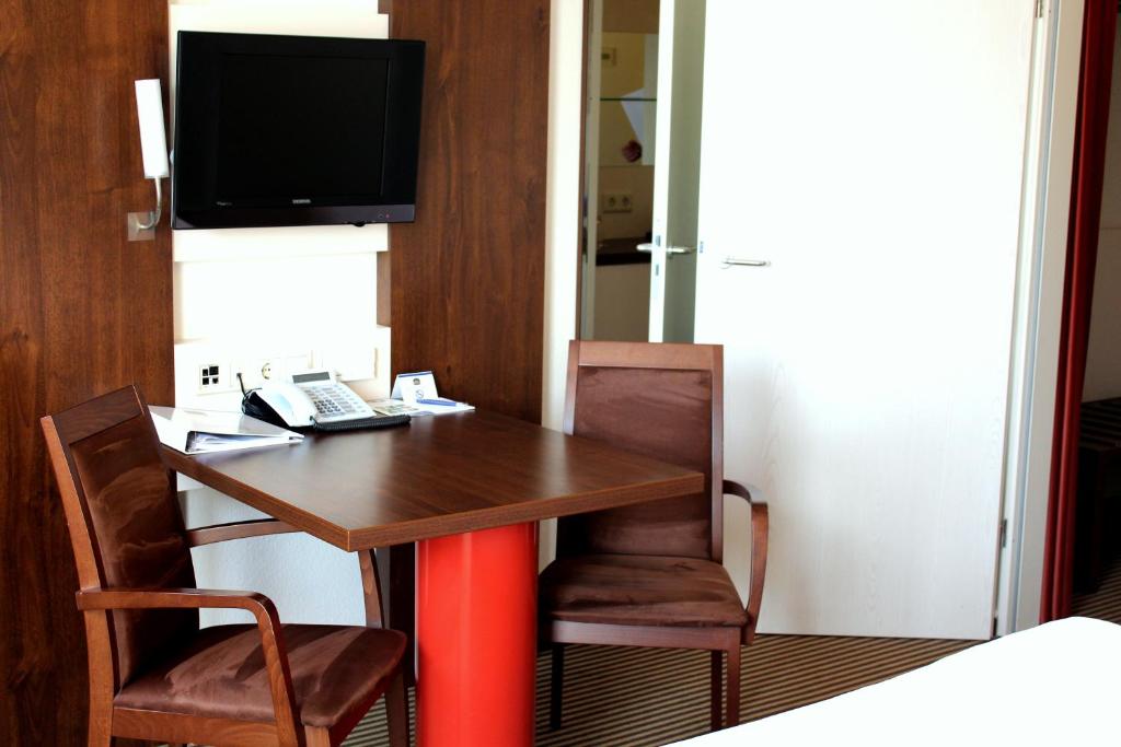 TV a/nebo společenská místnost v ubytování Best Western Hotel Nürnberg City West