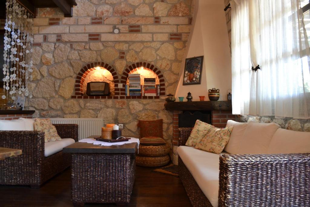 Posezení v ubytování Artemis Stone House