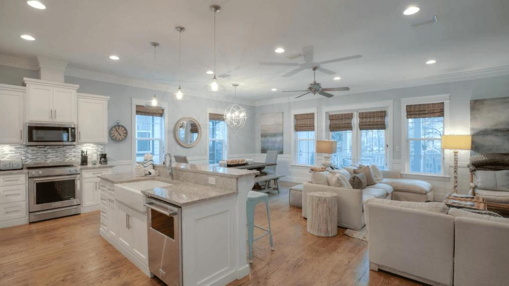 Kuchyň nebo kuchyňský kout v ubytování No Shady Beaches by AvantStay Seacrest Beach Pool Bikes