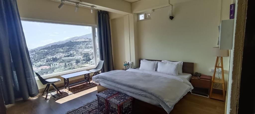 Nespecifikovaný výhled na hory nebo výhled na hory při pohledu z hotelu