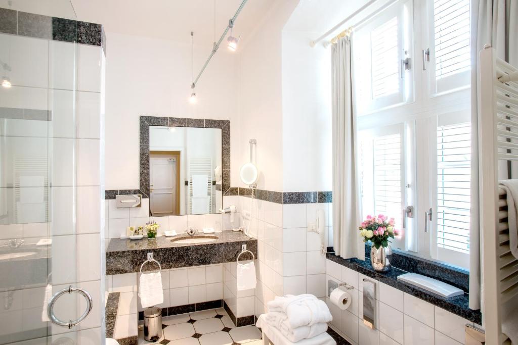 Schlosshotel Hugenpoet - Resim 11