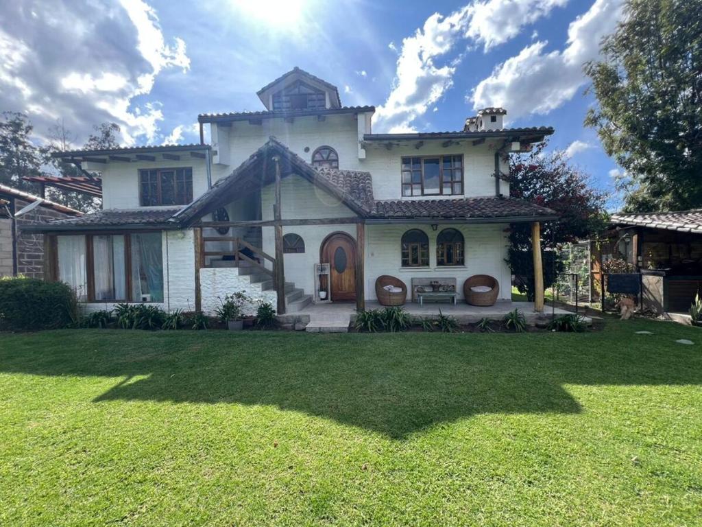 Κήπος έξω από το Casa de campo familiar con jardin y asadero