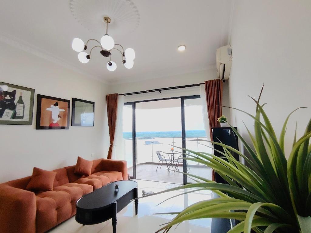 Posezení v ubytování Danga Bay Beach-Side Family Getaway