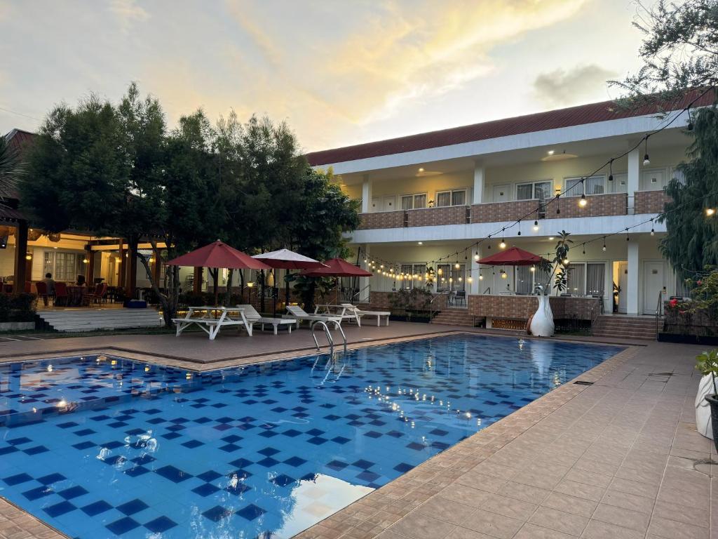Πισίνα στο ή κοντά στο Hotel Indah Palace Tawangmangu