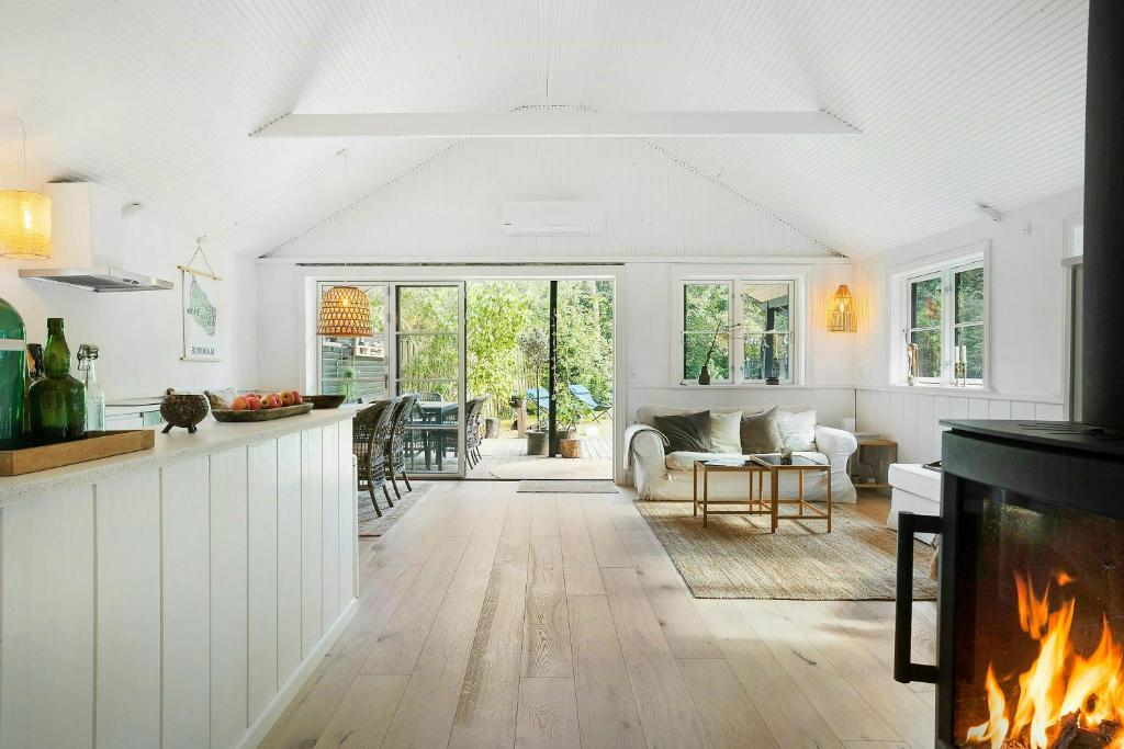 Et opholdsområde på Bright Summer House By Balka Beach On Bornholm