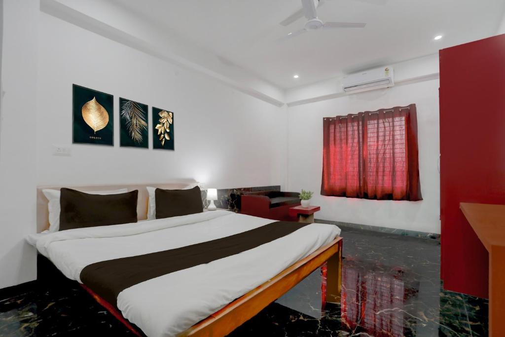 Ένα ή περισσότερα κρεβάτια σε δωμάτιο στο Hotel O Bhagalpur Railway Station Formerly Peepal Tree