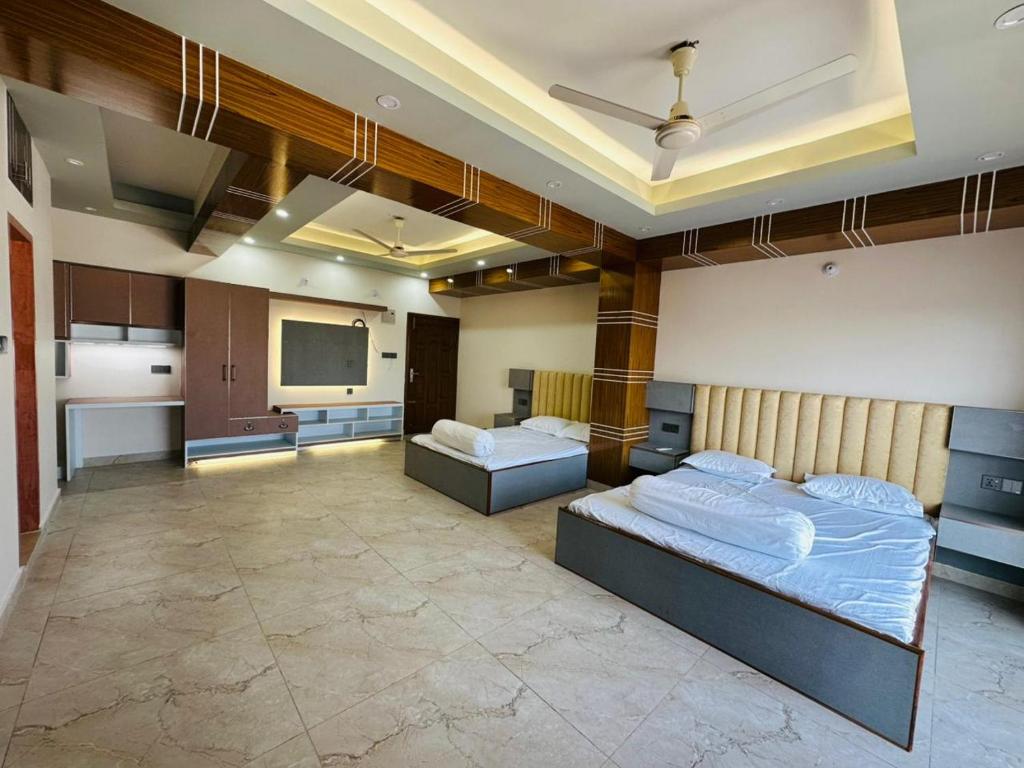 Llit o llits en una habitació de Iconic Suites