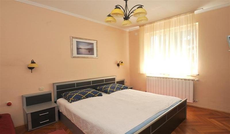 a bedroom with a bed and a window at Apartman-studio Adriana 3 in Lovran