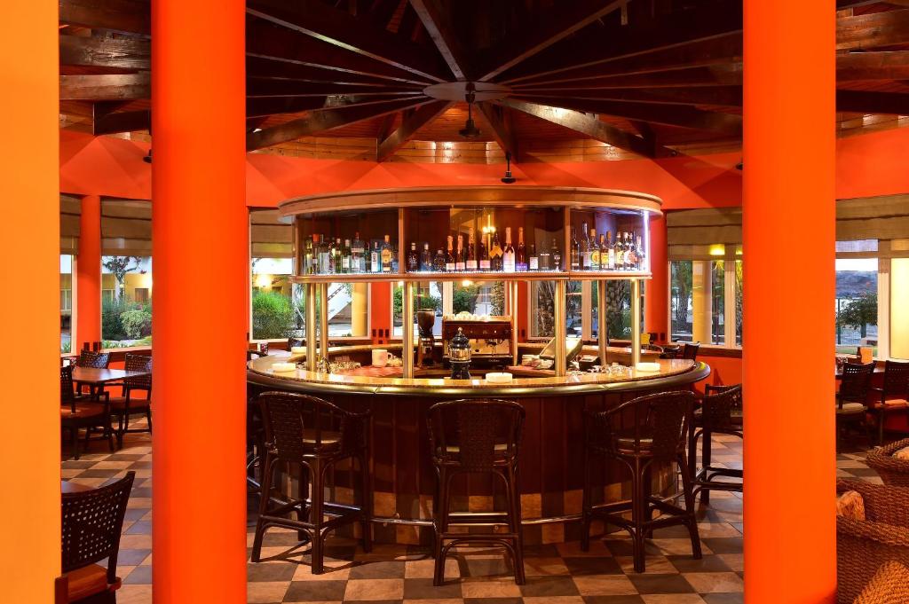 Restaurace v ubytování Pestana Tropico Ocean & City Hotel