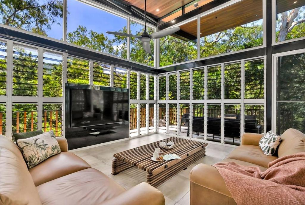 Гостиная зона в Belle Escapes Rainforest Shore