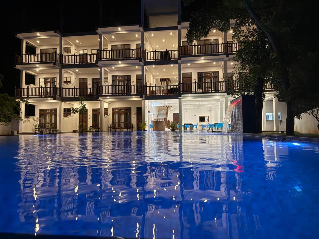 Bazén v ubytování Mirissa Crown nebo v jeho okolí