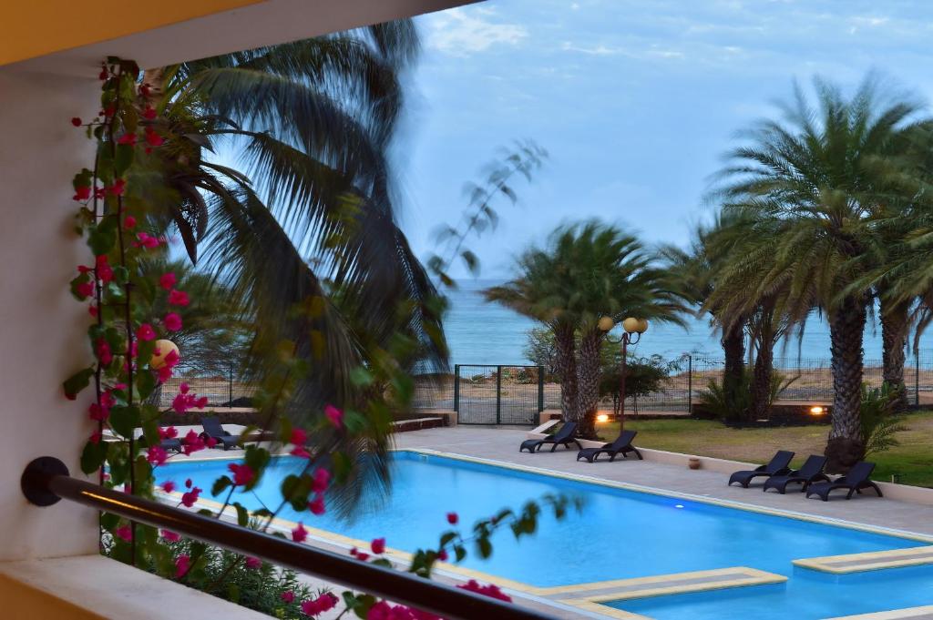 Bazén v ubytování Pestana Tropico Ocean & City Hotel nebo v jeho okolí