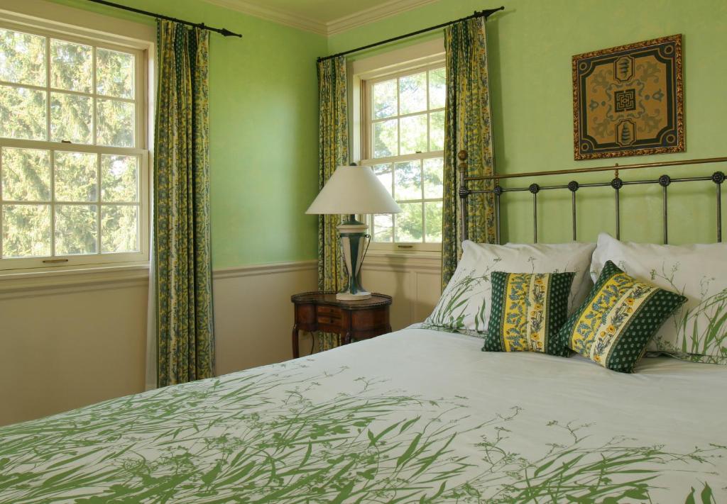 L'Auberge Provencale Inn & Restaurant - Queen Room (Marie Antoinette)