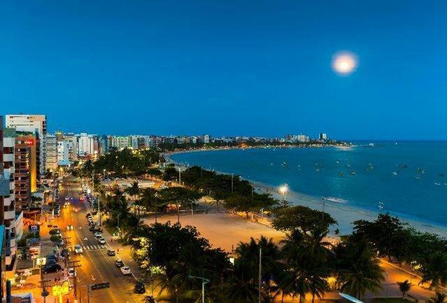  Apartamento Beira Mar Top na Pajuçara - Maceio