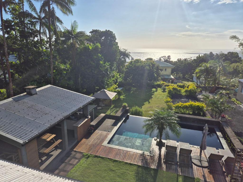 Фотография из галереи L'enclos Pandora à SAINTE ROSE в городе Сент-Роз