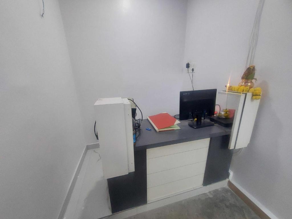 Et tv og/eller underholdning på Hotel O by OYO Ashoka's Planet Inn