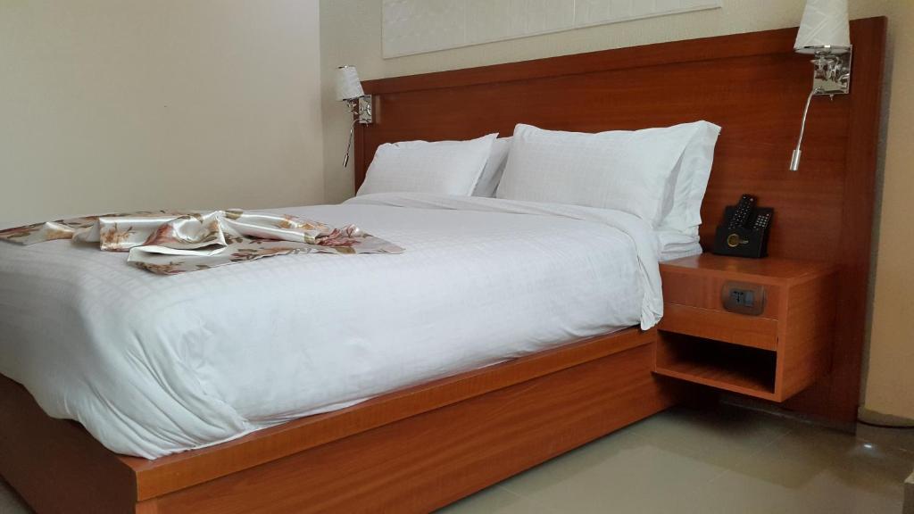 Postel nebo postele na pokoji v ubytování C Fun Addis Hotel