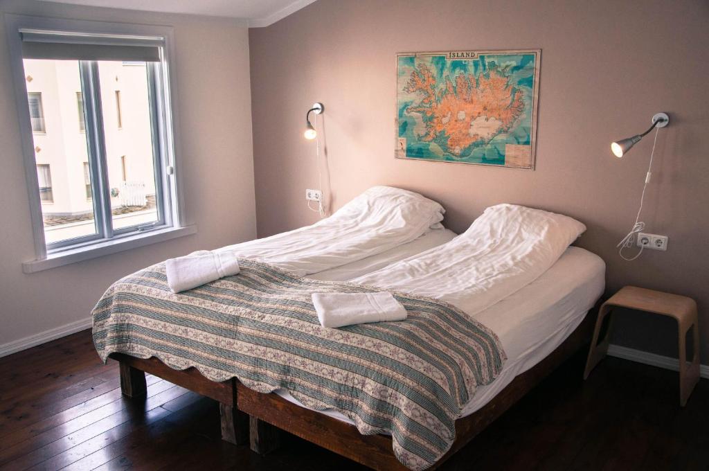 Postel nebo postele na pokoji v ubytování Akureyri Backpackers
