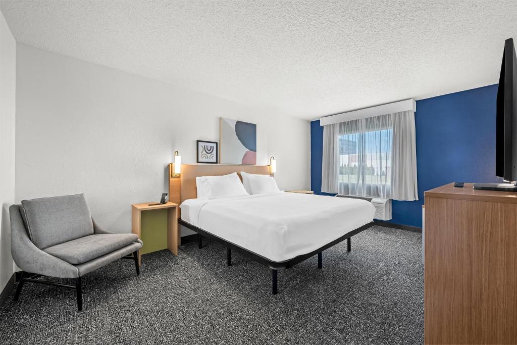 Spark By Hilton Cleveland Beachwood - King Room - Hearing Access