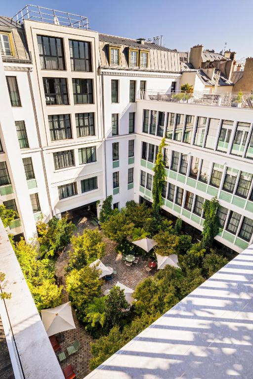 an apartment building with a courtyard with umbrellas at Le Grand Quartier in Paris