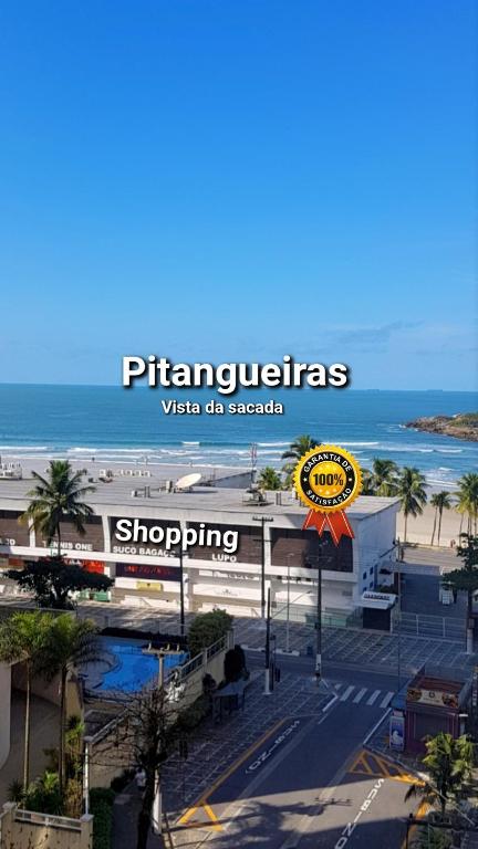 a view of the beach and the ocean from a building at Pitangueiras - Shopping in Guarujá