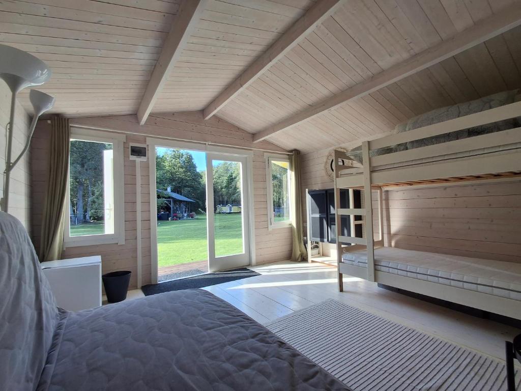 a bedroom with a bed and a large window at Rannametsa puhkekeskus in Paope