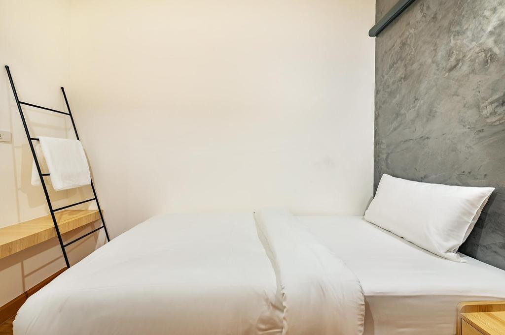 Siam Subway Hostel and Café - 13