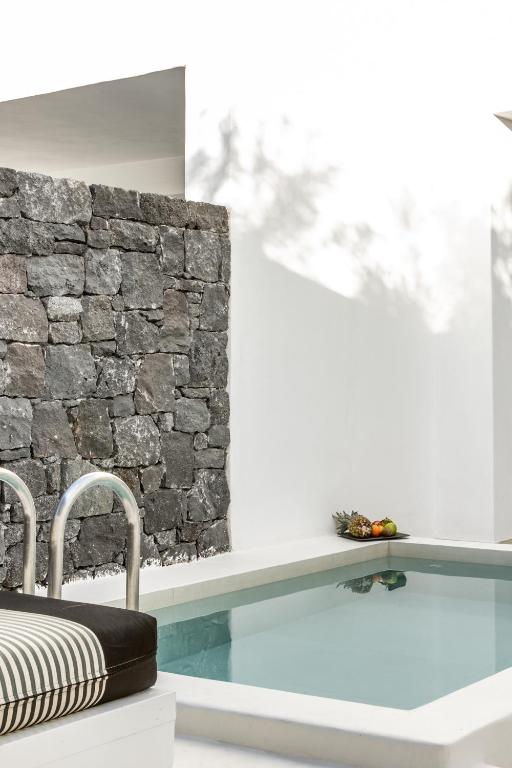 Cresanto Luxury Suites - 14