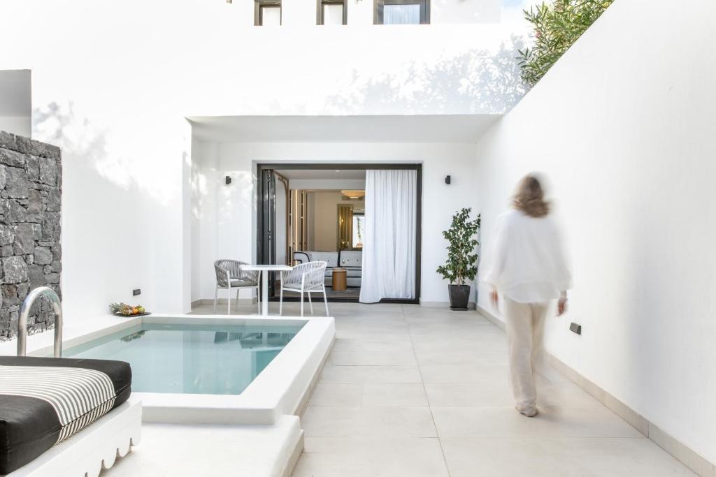 Cresanto Luxury Suites - 16