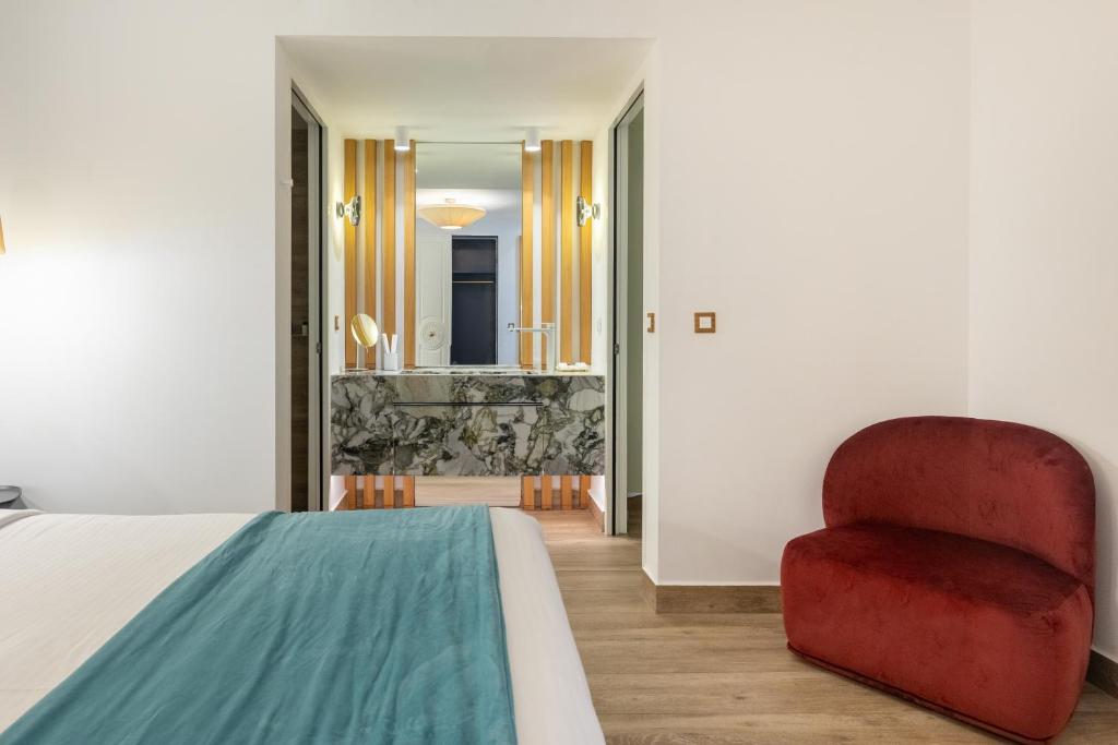 Cresanto Luxury Suites - 3