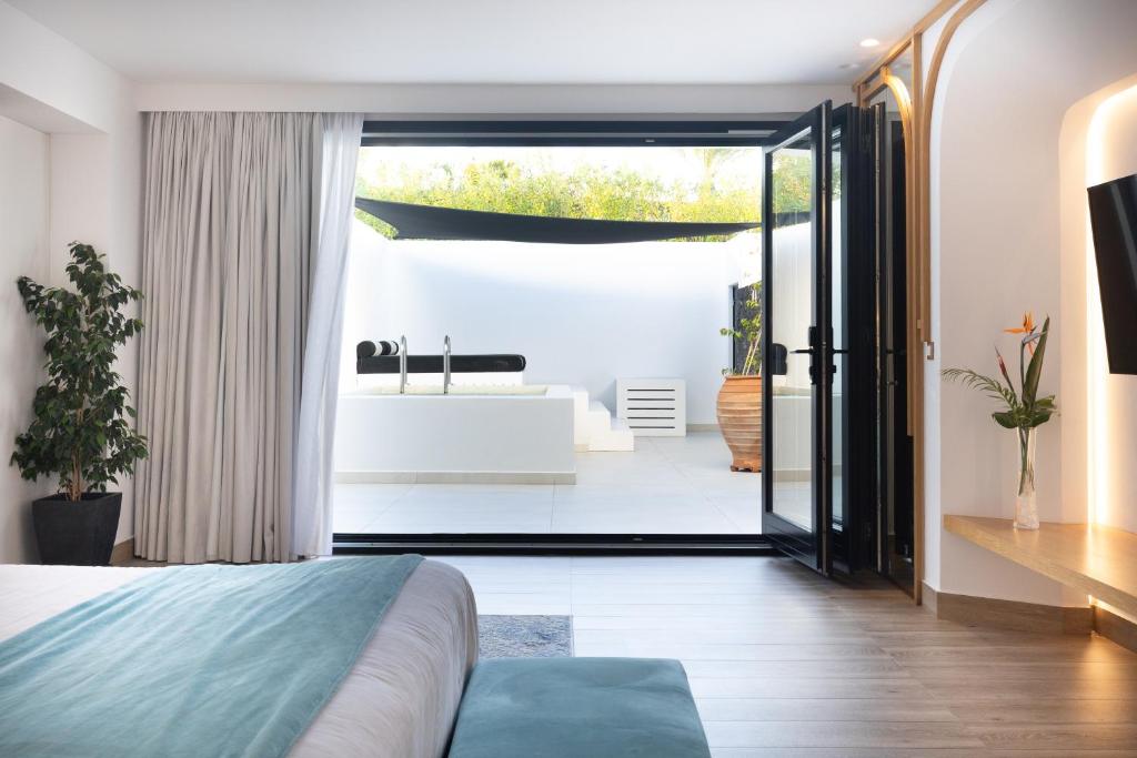 Cresanto Luxury Suites - 2