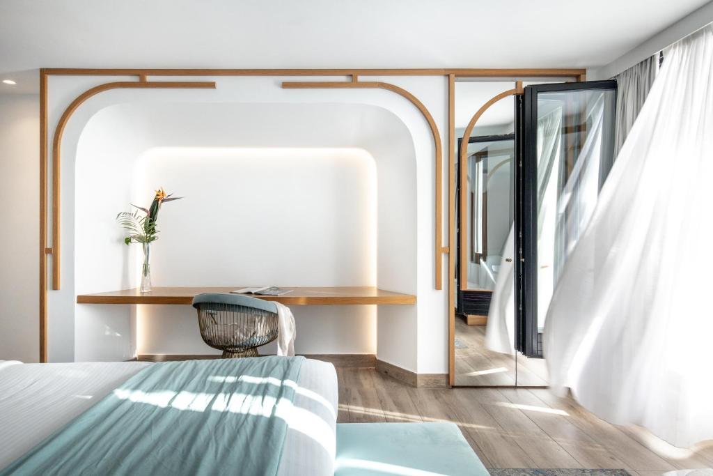 Cresanto Luxury Suites - 18