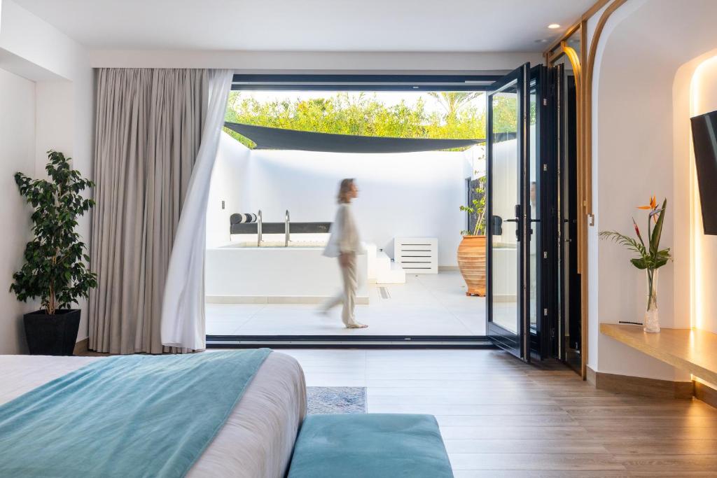 Cresanto Luxury Suites - 1