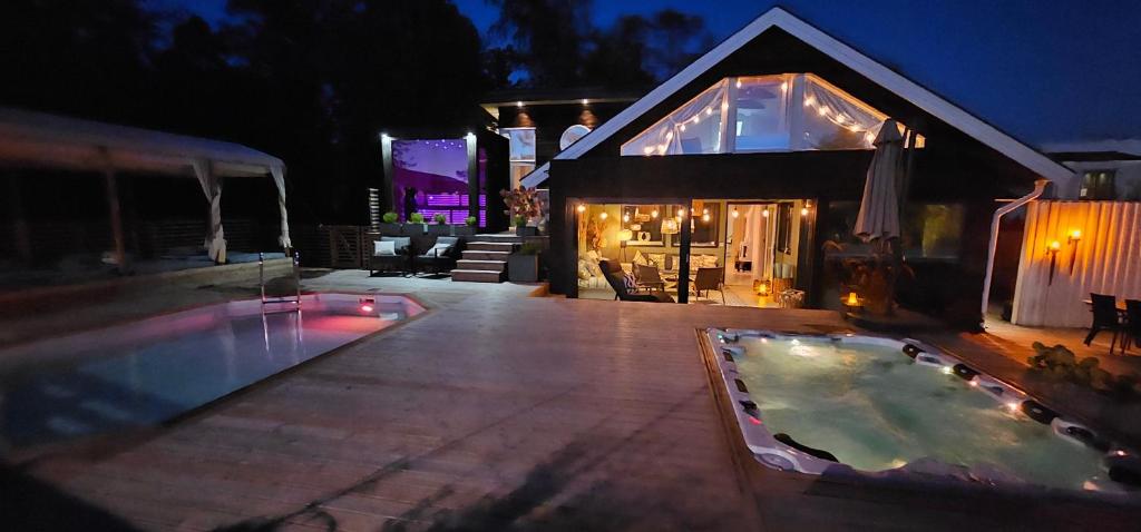 Bazén v ubytování Privat Spirit Spa Villa nebo v jeho okolí