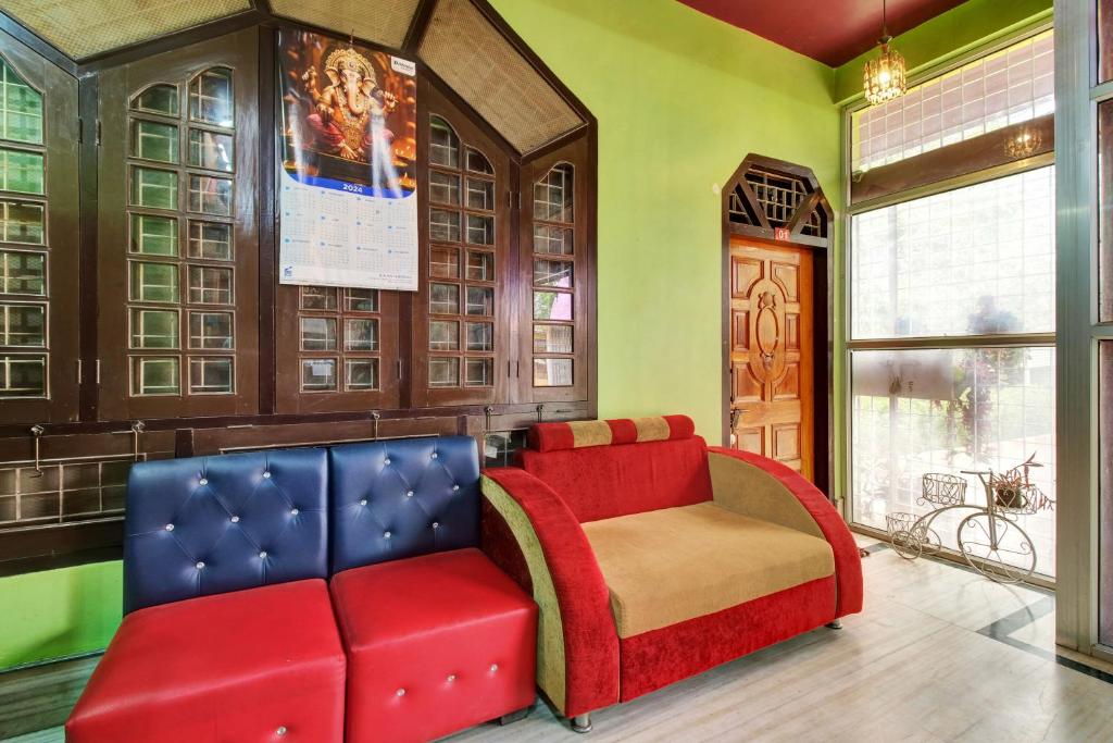 Χώρος καθιστικού στο Super Hotel O Gorchuk Guwahati