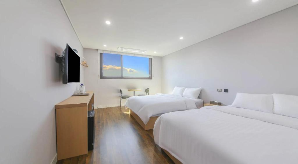 Ένα ή περισσότερα κρεβάτια σε δωμάτιο στο Aroomi Hotel Hyupjae