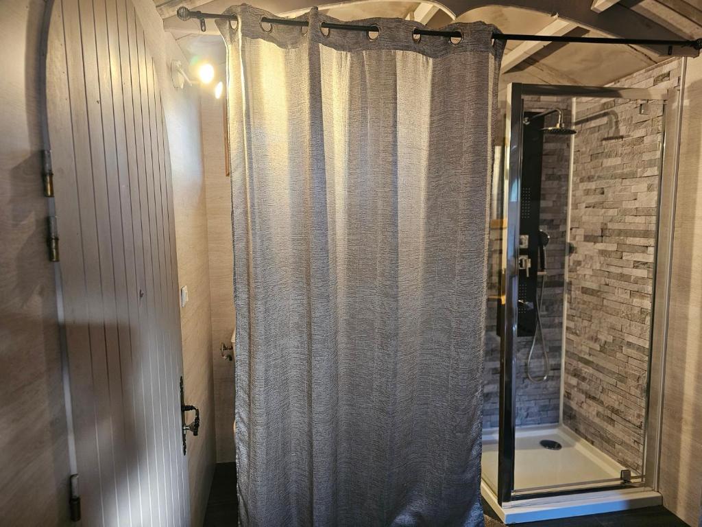 Koupelna v ubytování Les Chouchous du Garthieu