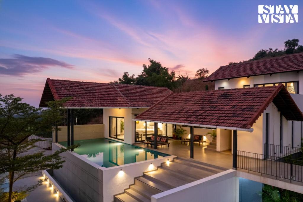 Πισίνα στο ή κοντά στο StayVista at Ekan By The Sea - Pool, WiFi