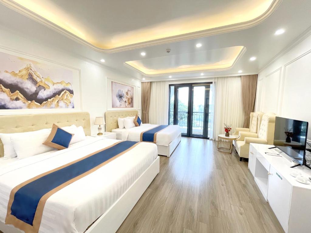 Телевизор и/или развлекательный центр в Chemisit Nội Bài Airport Hotel