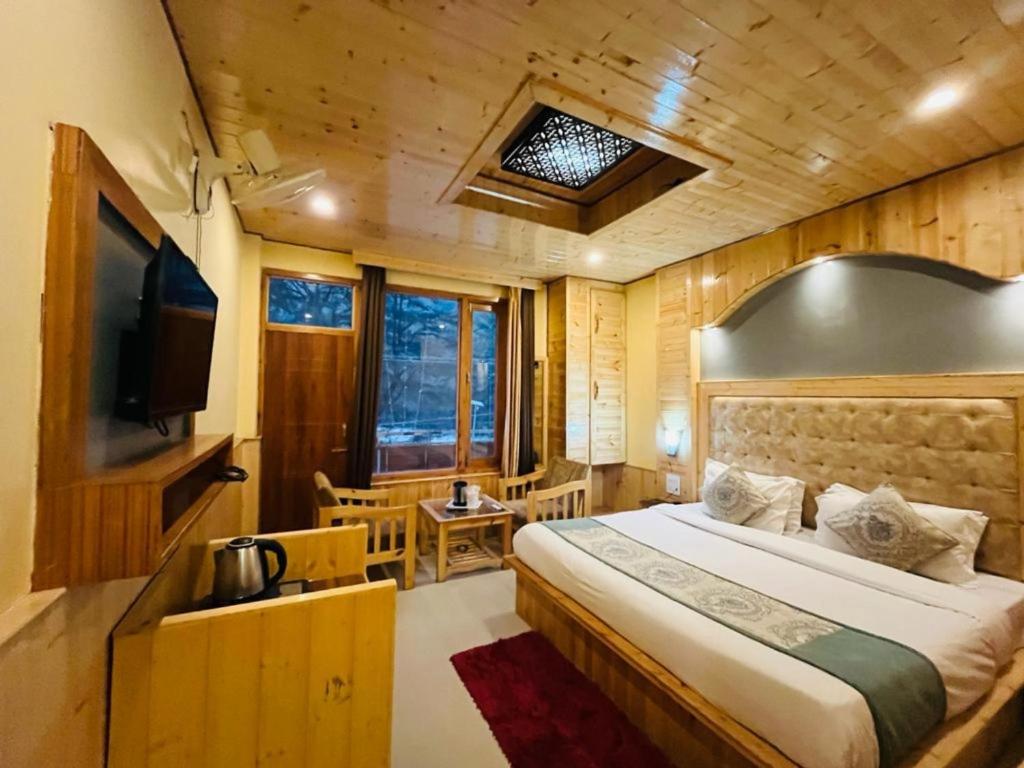 TV/trung tâm giải trí tại Pinewood Inn