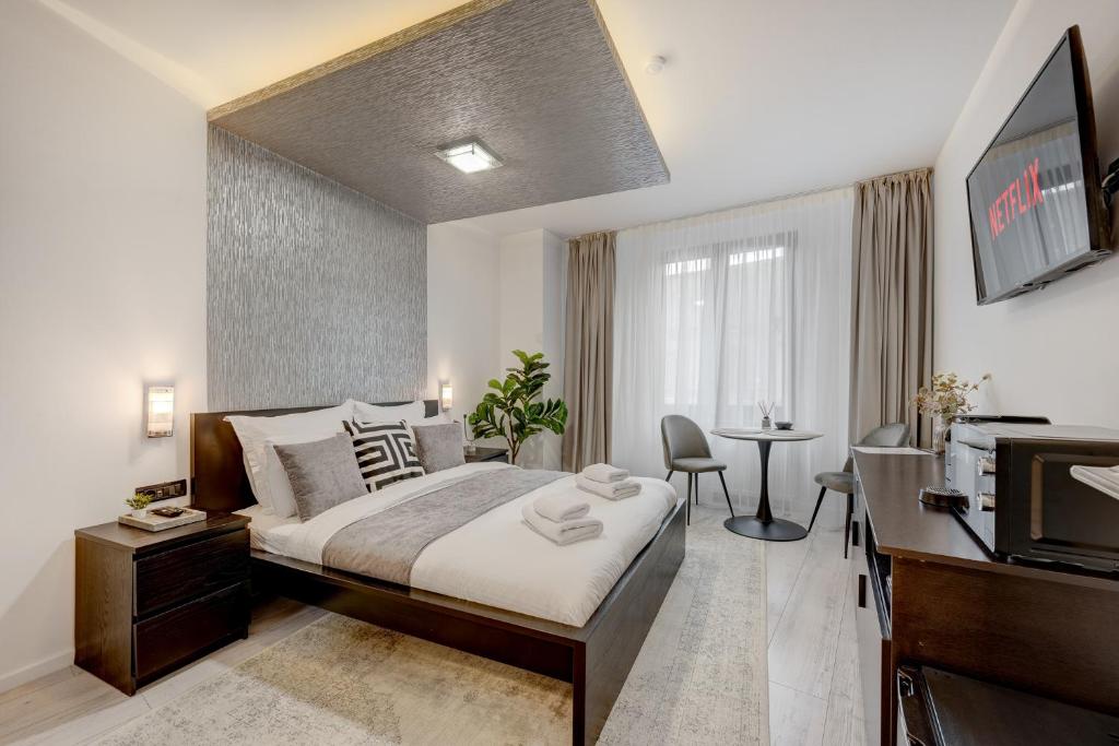 En eller flere senge i et værelse på L'Heritage Collection Romana Apartments